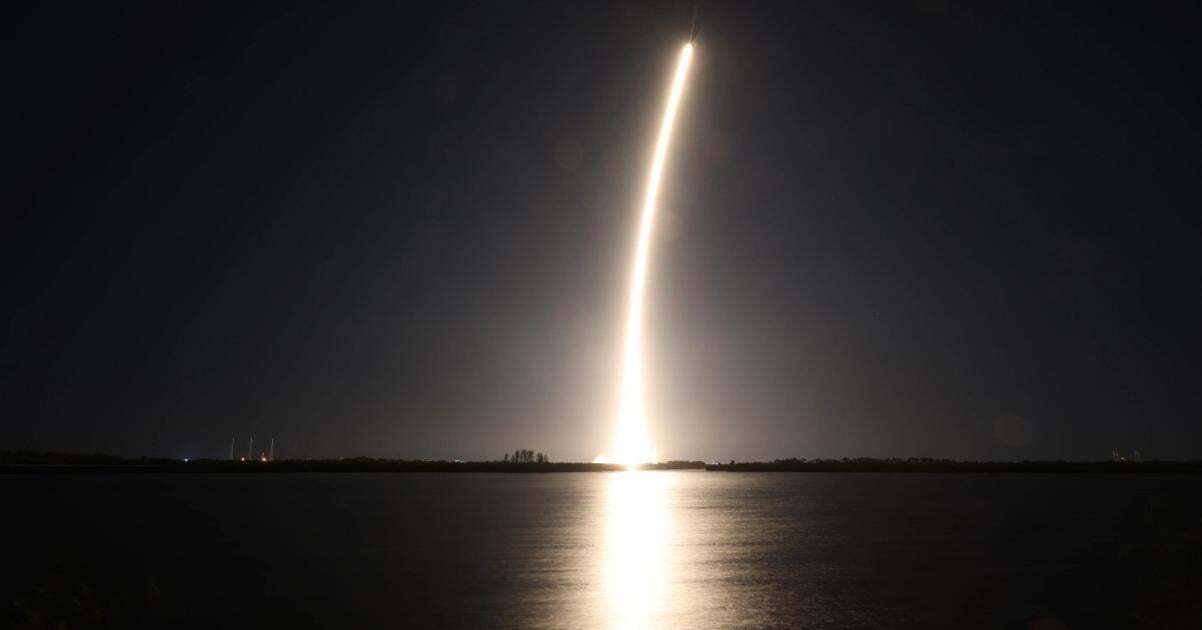 Časť rakety narazí do Mesiaca silou troch ton TNT. Oblak prachu bude viditeľný zo Zeme