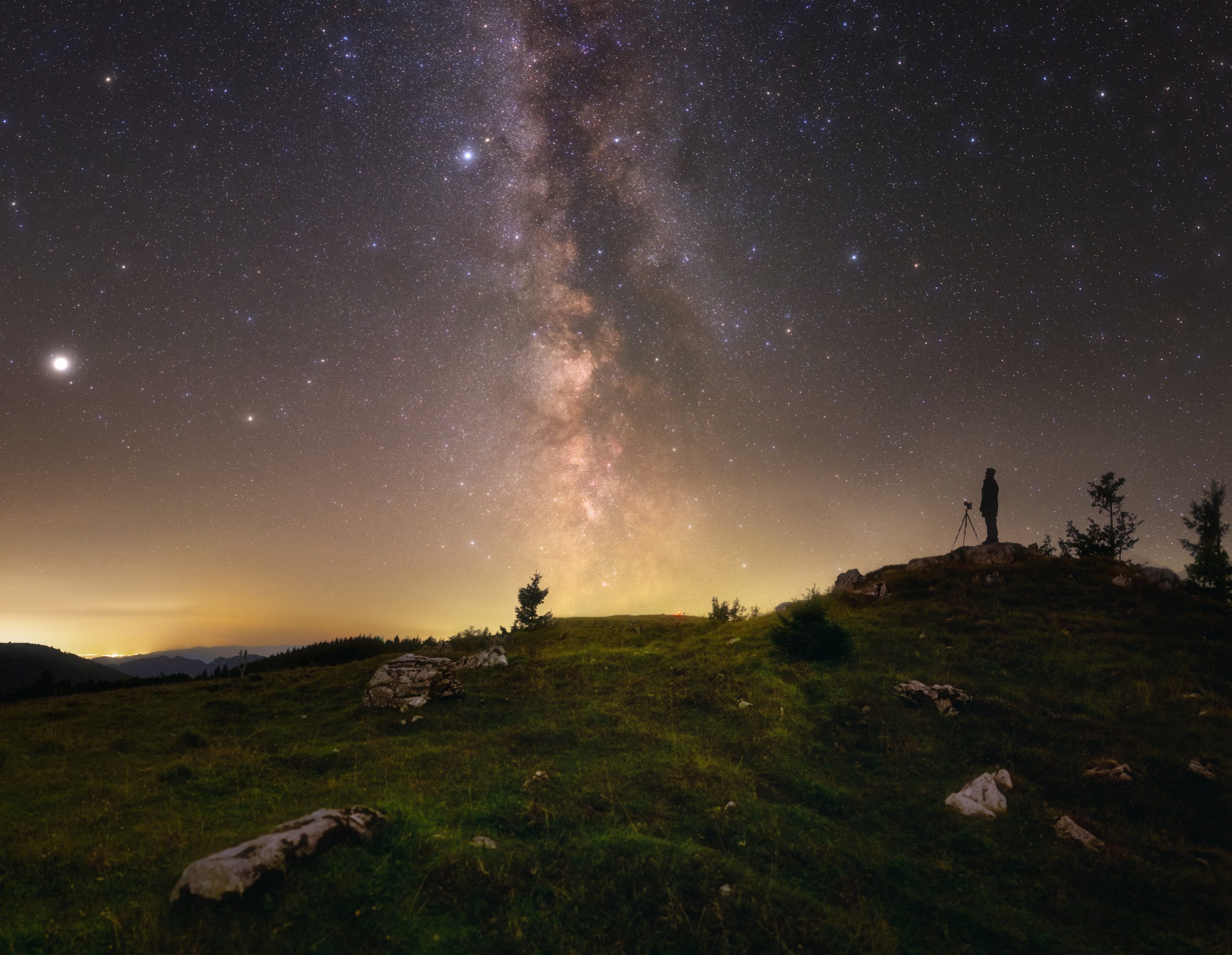 Ako zachytiť hviezdy: Letný sprievodca krajinárskou astrofotografiou