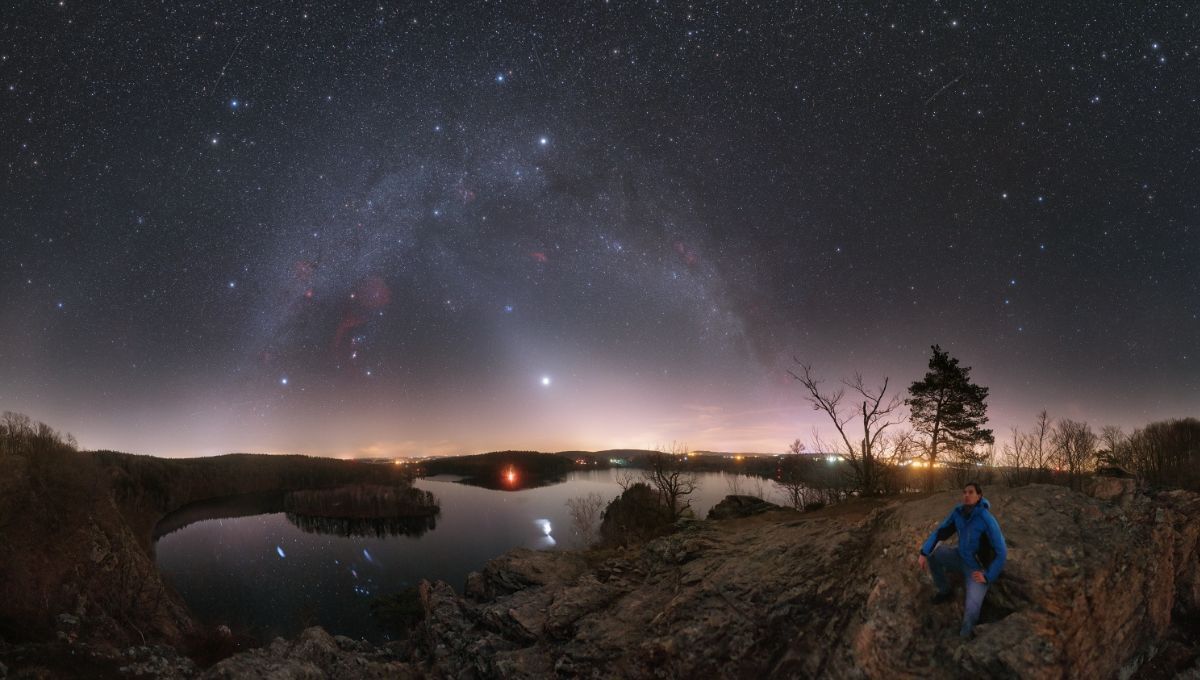 Venuša bude na večernej oblohe pozorovateľná ešte asi mesiac