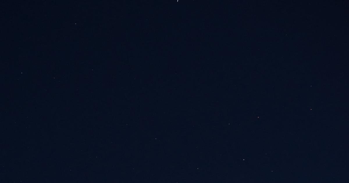 Nočná obloha cez víkend ponúkne pohľad na konjunkciu Mesiaca, Venuše a&nbsp;Saturnu