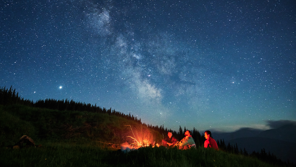 August prinesie pozoruhodné vesmírne úkazy