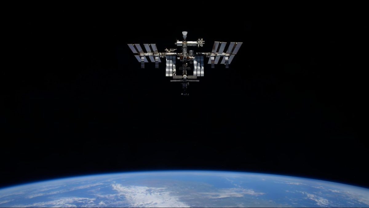 Poplach na Medzinárodnej vesmírnej stanici: Astronauti sa mali ukryť, stav sa však vracia do normálu